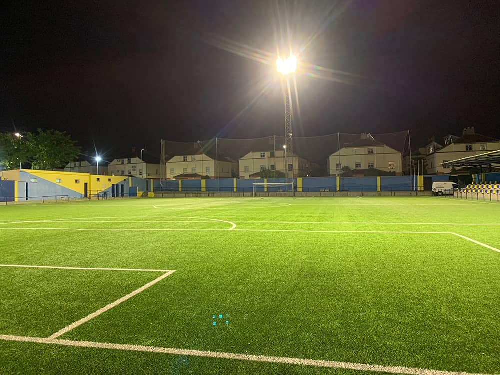 Nueva iluminación LED para el estadio de fútbol 7 Antonio de los Santos, Roque en Gines por Galgoluz